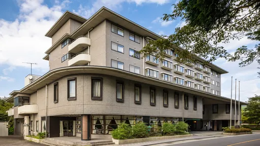 懐石小鉢バイキングと濁り湯で癒しを　リ・カーヴ箱根