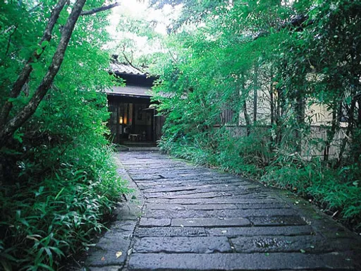 小田温泉　静寂な森の宿　山しのぶ